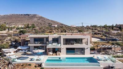 A Sublime Villa in Kokkino Horio