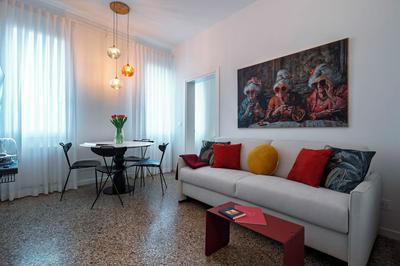Venetian Alcove