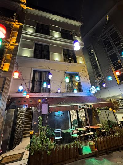Galatagreenapple Hotel