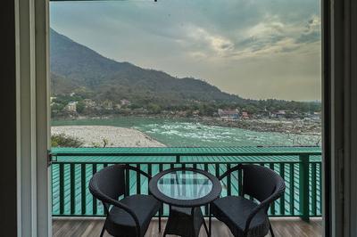 The Leisure Cave on the Ganges