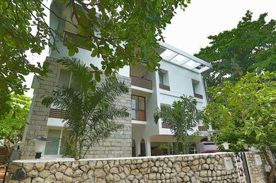 Avenue 11 Boutique Residences