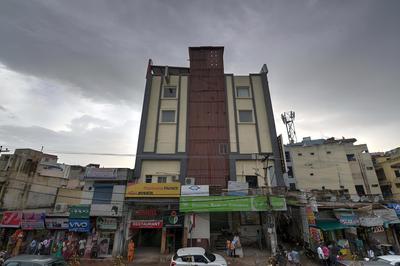 Capital O 16970 Hotel Mahal