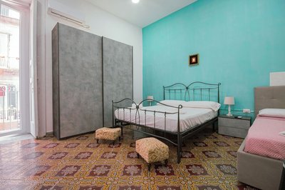 MAESTOSA CASA IN NAPOLI CENTRO