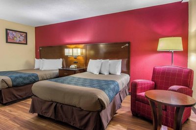 Forsyth Inn & Suites