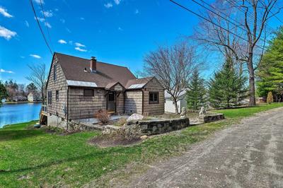 Picturesque Cottage With Sunroom on Ashmere Lake!