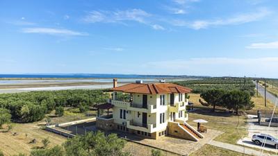 Mama Natura Lotus by Rentals Pro