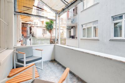 Cozy Flat With Balcony 5 min to Galata Tower