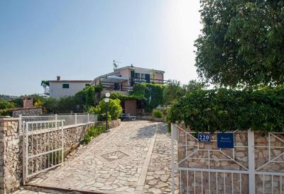 Captivating 3-bedroom Villa in Kanica