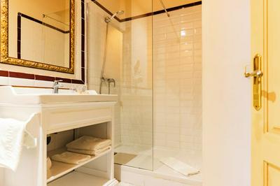 Ad Hoc Monumental Hotel