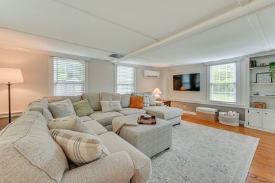 Cottage-chic Retreat < 1 Mi to Connecticut River!
