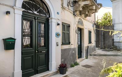 Fotiadis Family Luxury Suites by Konnect