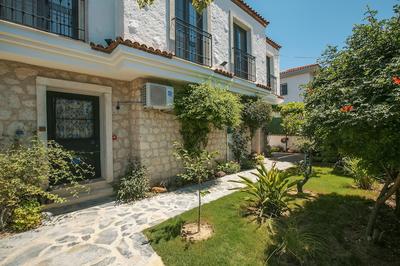 Alacati Albatross Hotel