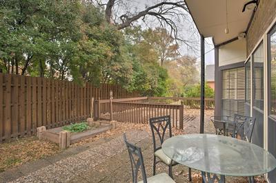 Unwind Fireside & Play Pool! Idyllic Mckinney Home