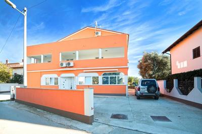 Apartments Orange Medulin