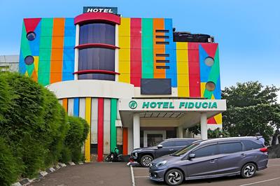 Super OYO Townhouse OAK Hotel Fiducia Serpong