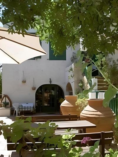 Topakas House