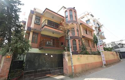 OYO 10674 Hotel Royal Inn