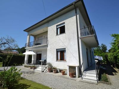 Cosy and Comfortable Apartment in Marina di Massa, Near the Beach