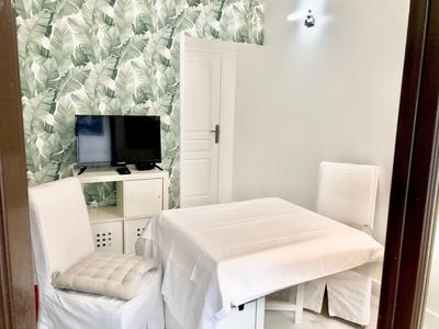 One bedroom flat ground floor avec cuisine -Rue Saint charles - métro Charles Michels 75015 PARIS