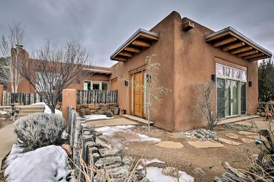 Adobe-style Home w/ Views < 5 Mi to Santa Fe Plaza