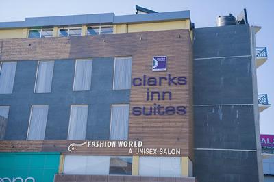 Hotel Clarks Inn Suites Kangra