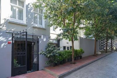 Apartment with Garden View