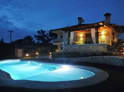 Villa Traditional Estate Heated Pool