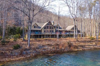 'serenity on the River' Luxe Lewisburg Cabin!