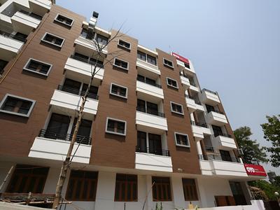 OYO Flagship 40126 Polytechnic Chauraha