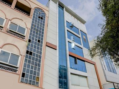 OYO 6383 Hotel Leela Grand Inn