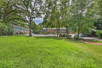 Charlotte Condo w/ Patio: 4 Mi to Downtown!