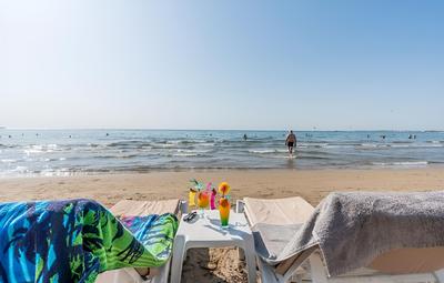 Tropic Beach Club Side