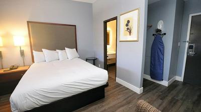 Seaside Inn & Suites