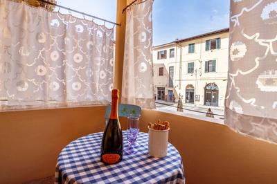 Romantic Charm In Pietrasanta
