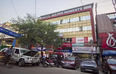 OYO 16041 Hotel Golden Moments