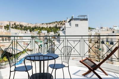 Iconic 1BR Apartment in Koukaki