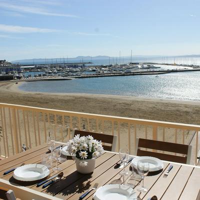 Avenida 5A in Roses With 3 Bedrooms and 2 Bathrooms