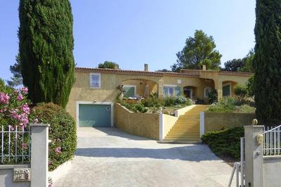 Villa in Bellegarde Near Pont du Gard