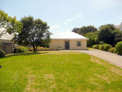 Bungalow in Telgrus sur mer Near Sandy Beach