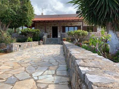 Stunning 3-bedroom Villa Near Malia Beach