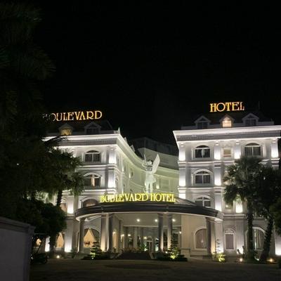 Boulevard Hotel
