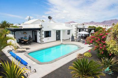 Gorgeous Newly Renovated 4-bedroom Villa!