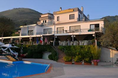 Hotel Diecimare