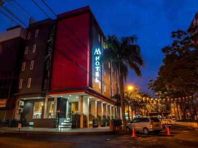 M Hotel Jakarta