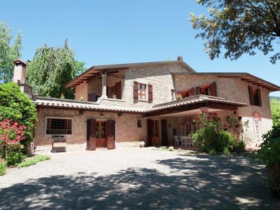 Villa in Casentino With Pool & Castle Views