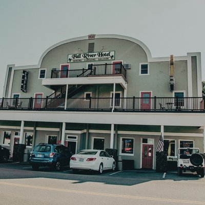 Fall River Hotel and Grazerz Restaurant