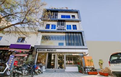 HOTEL BONSAI