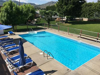 Maple Leaf Motel & RV Resort