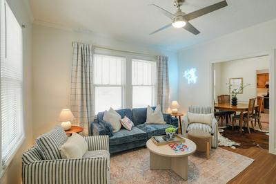 Walk to Oxford Square & Ole Miss: Central Home!