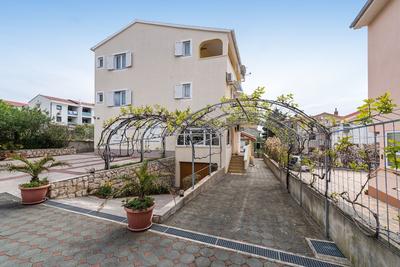 Nice Apartment Silvia 4 for 3 Persons